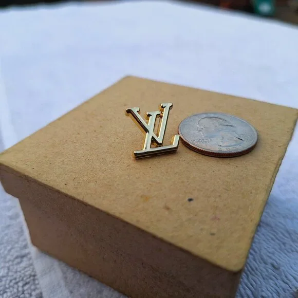 Louis Vuitton Gold LV Logo Brooch Pin - Picture 5 of 7